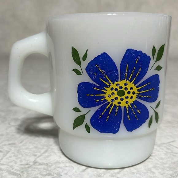 Anchor Hocking stacking milk glass mug with flowers orange and blue - Picture 2 of 6